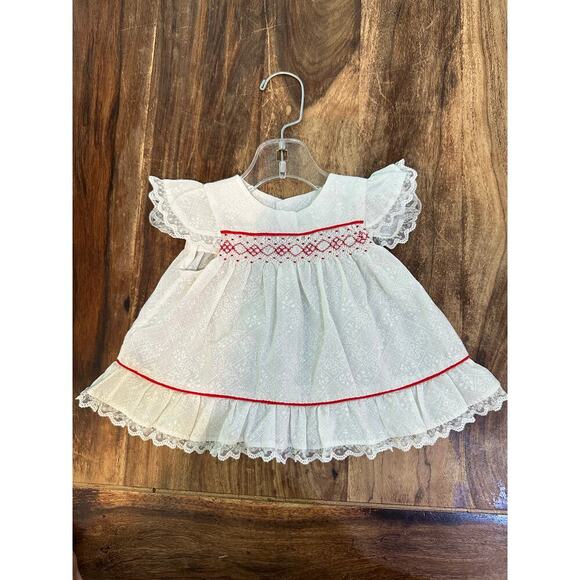 Vintage Baby Girl White Smocked Ruffles & Lace Dress Size 3-6 Month - Picture 1 of 5